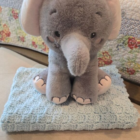 NEW ICE BLUE BABY BLANKET NEWBORN 30 X 30 INCHES Corner To Corner Pattern - Picture 6 of 7